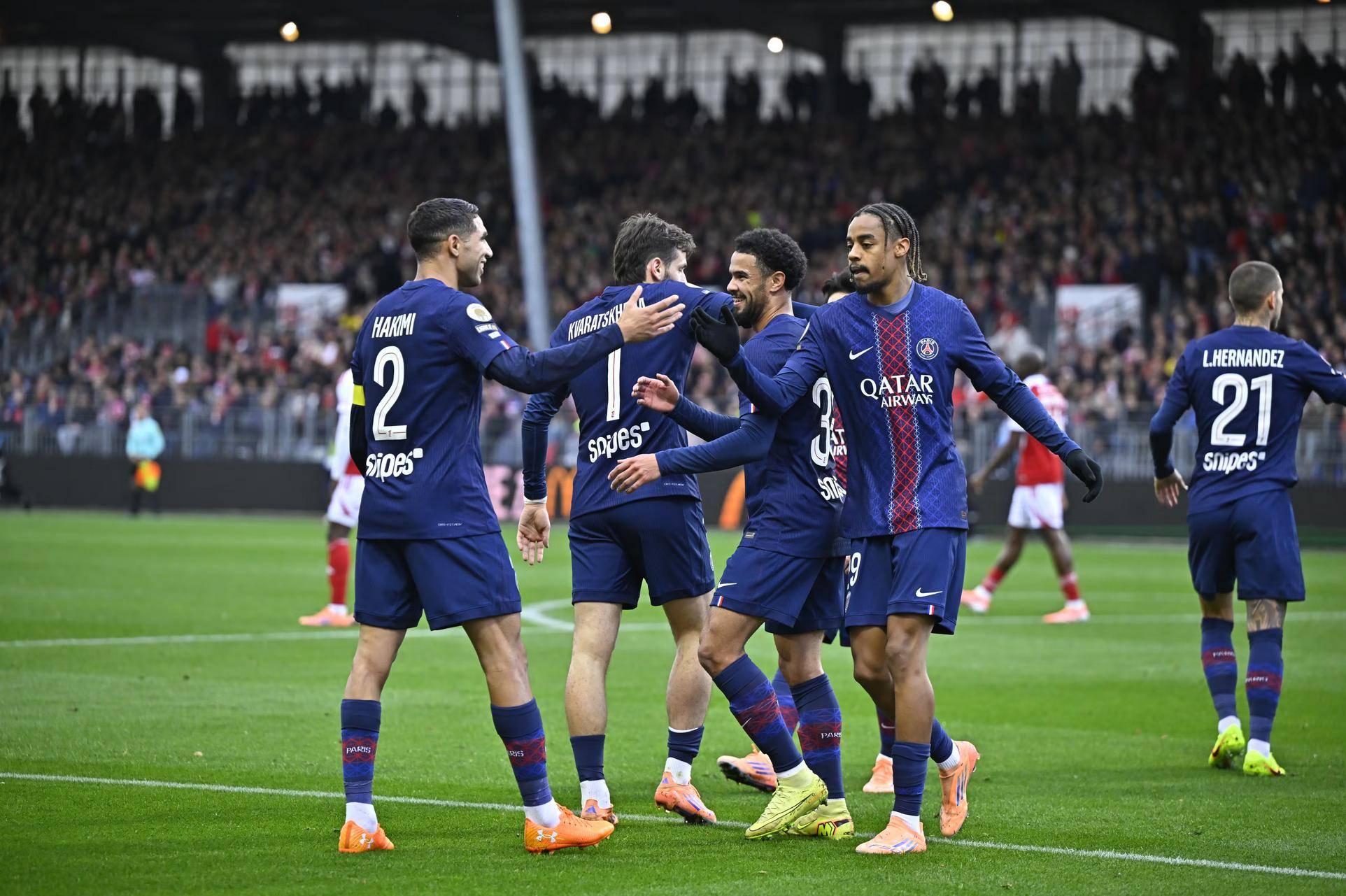 太阳城网址-巴黎圣日耳曼阵容整齐，轻松战胜里尔