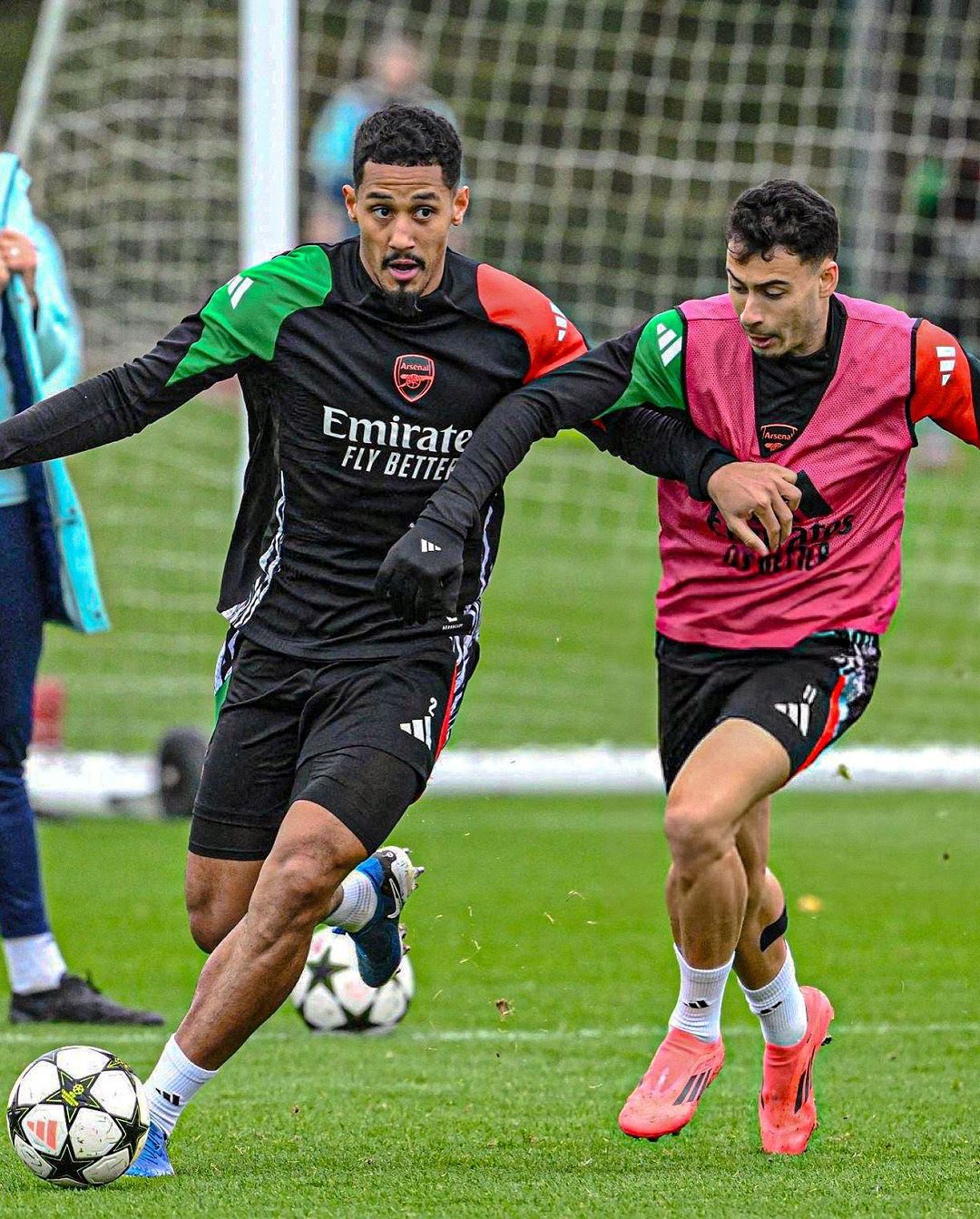 阿森纳在最新一轮足球比赛中战胜对手(阿森纳赢球)