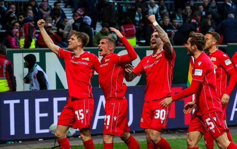 拜仁慕尼黑疯狂进攻，对手手足无措！的简单介绍